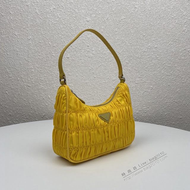 prada女包 普拉達2020專櫃最新款 1NE204 Prada nylon 皺褶Hobo手拎包 Prada復古風腋下包  pyd2303
